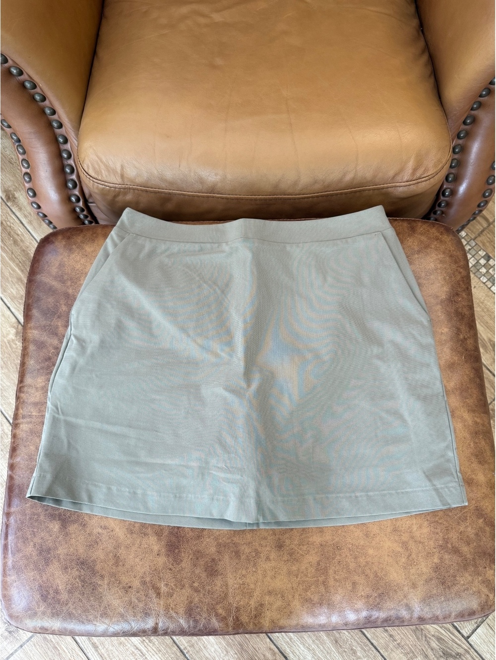 Women’s Vuori Meta Miniskirt ~Sz Medium Taupe High Rise Golf - Picture 1 of 7